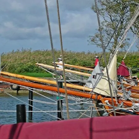 Hausboot In Am Barther Bodden * Barth